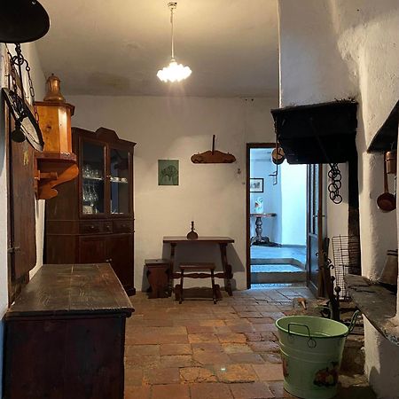 Casa Nel Centro Storico Di Borno Exterior foto