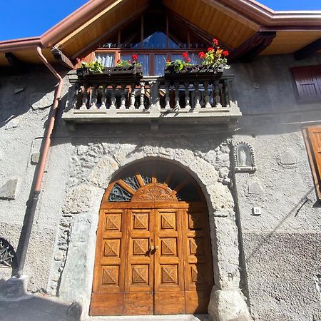 Casa Nel Centro Storico Di Borno Exterior foto