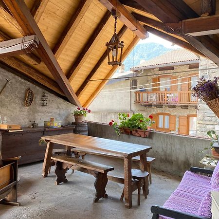 Casa Nel Centro Storico Di Borno Exterior foto