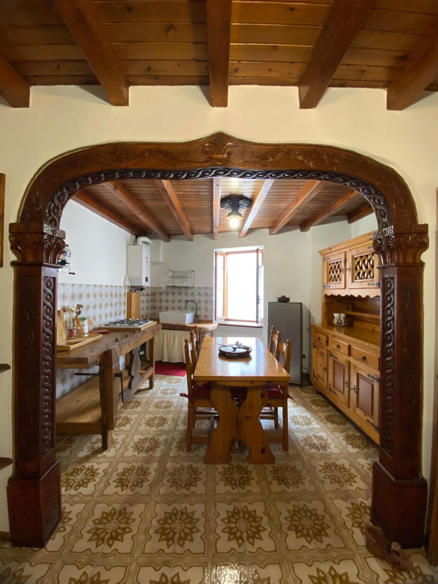 Casa Nel Centro Storico Di Borno Exterior foto