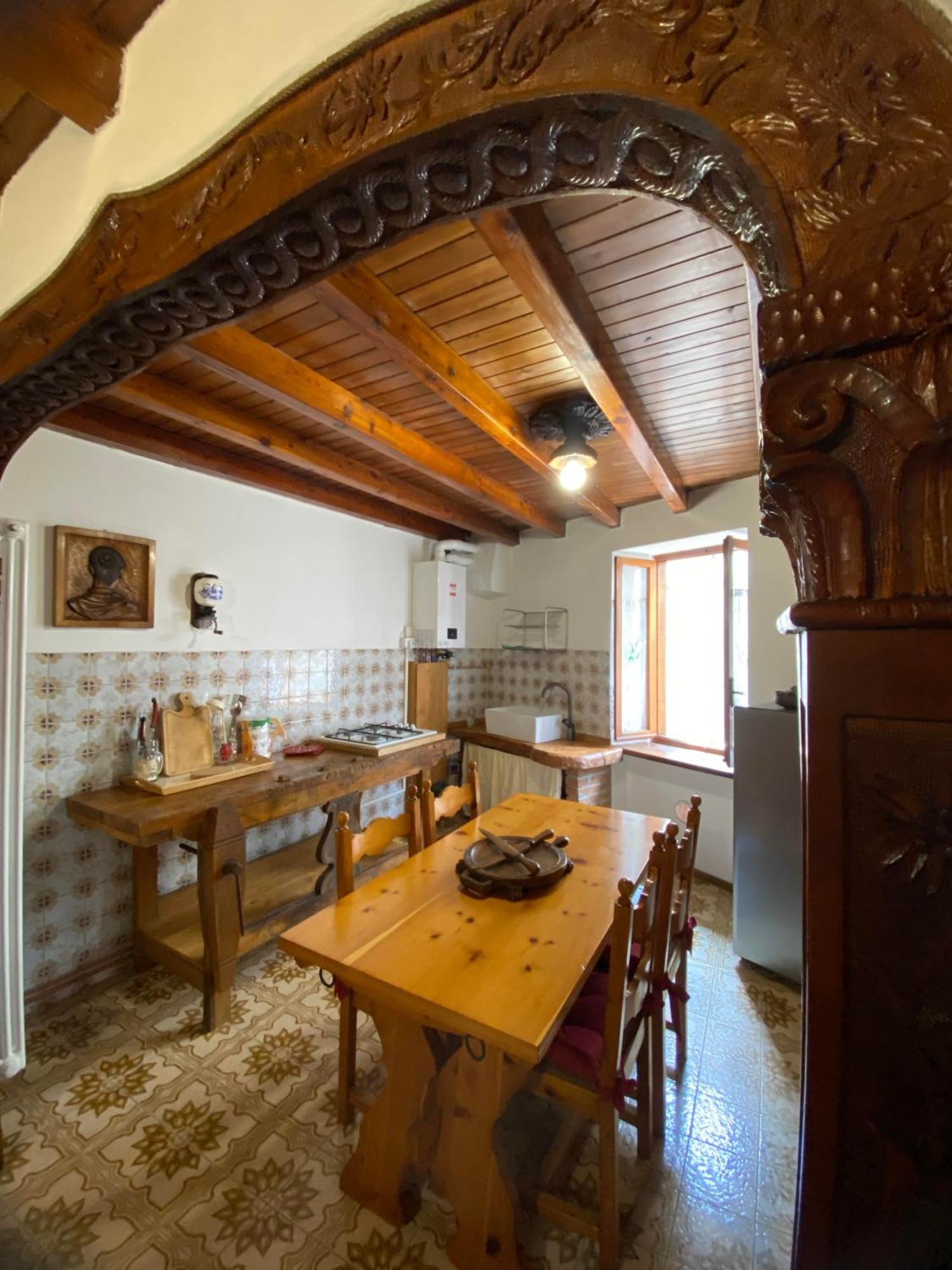 Casa Nel Centro Storico Di Borno Exterior foto