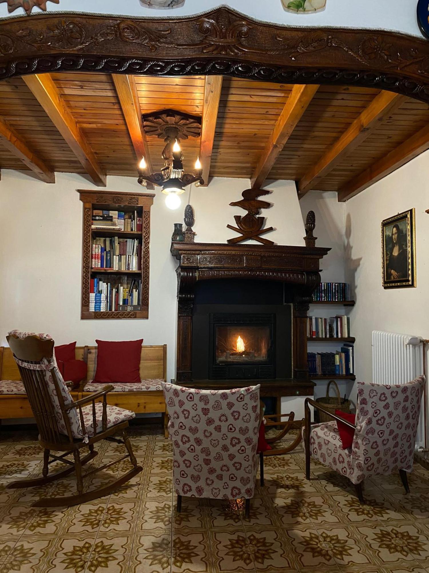 Casa Nel Centro Storico Di Borno Exterior foto