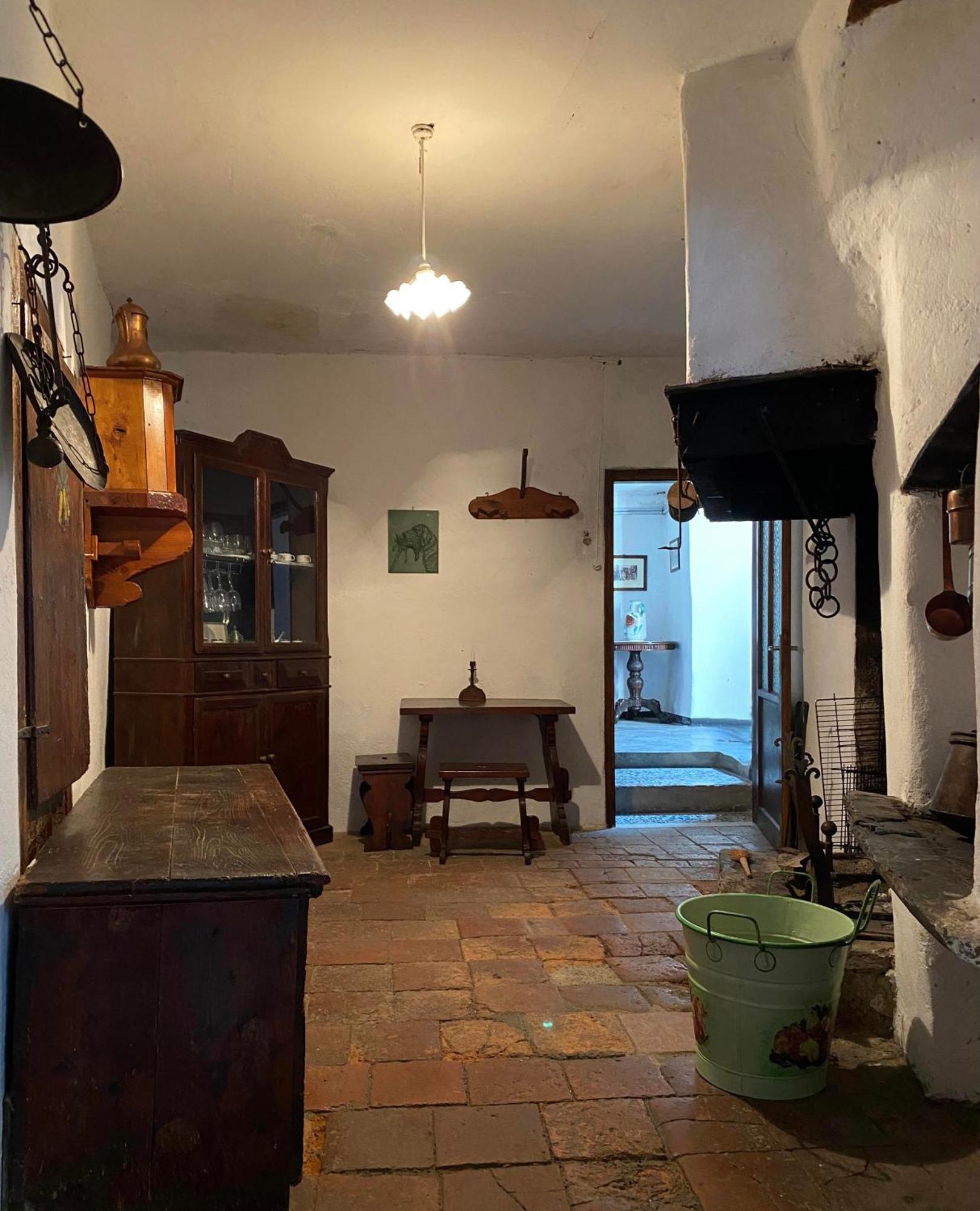 Casa Nel Centro Storico Di Borno Exterior foto