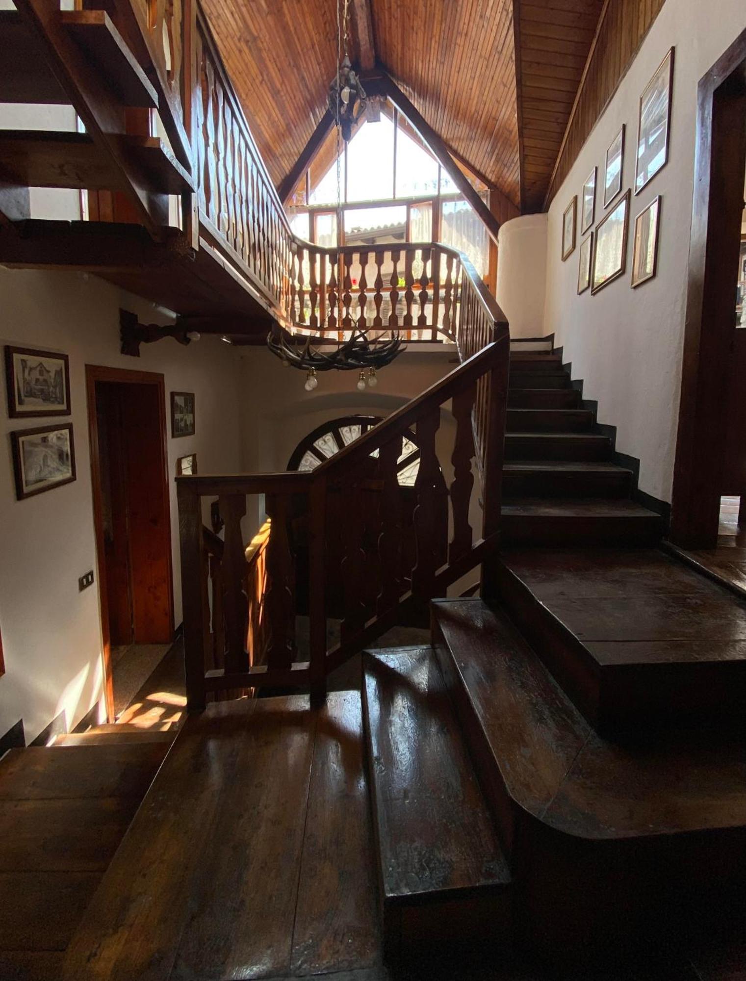 Casa Nel Centro Storico Di Borno Exterior foto