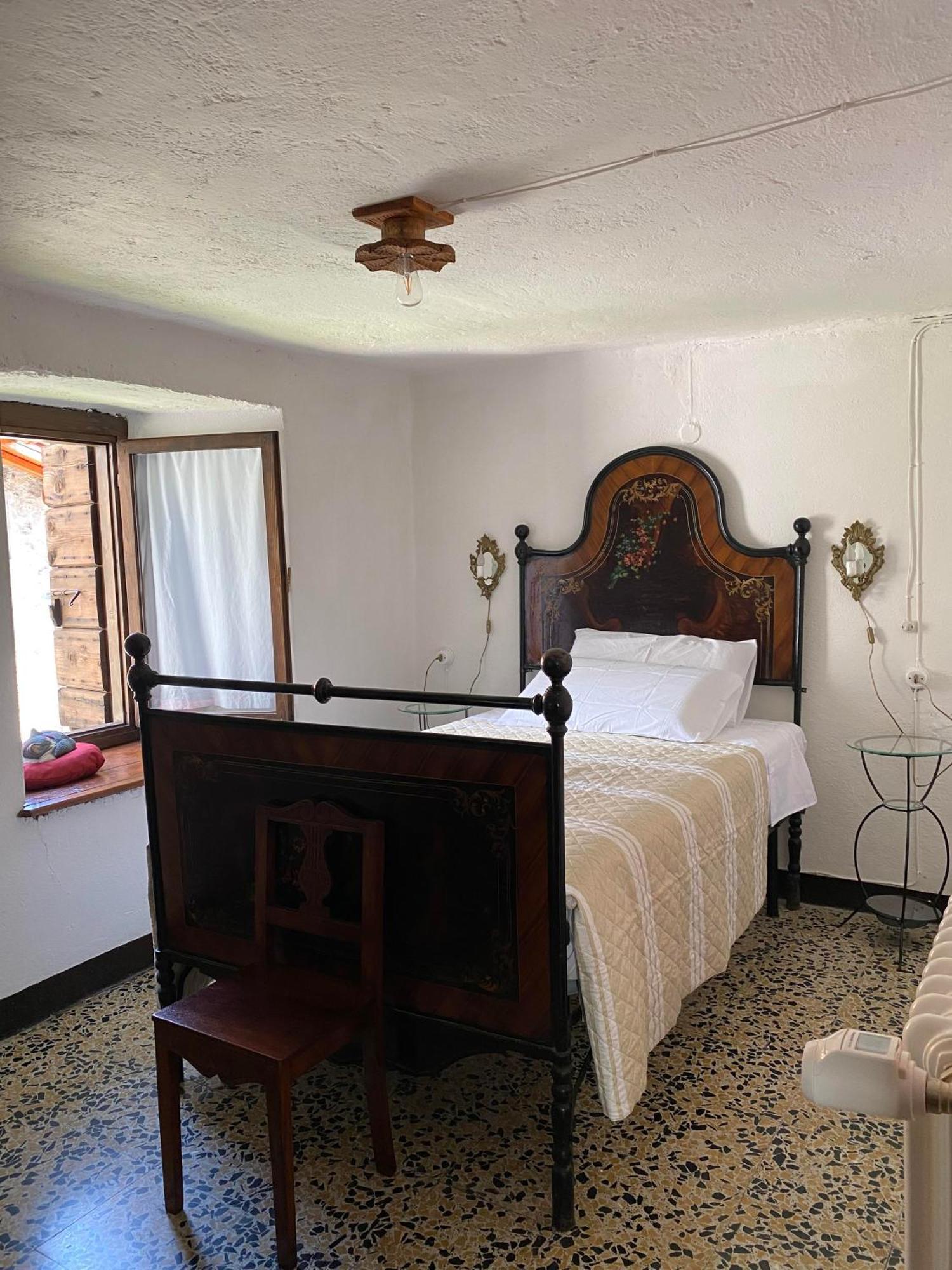 Casa Nel Centro Storico Di Borno Exterior foto