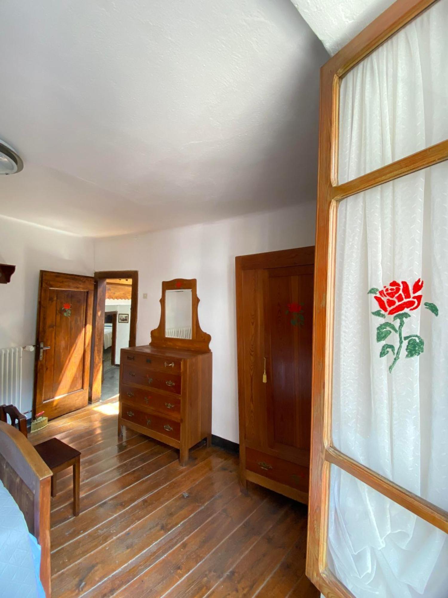 Casa Nel Centro Storico Di Borno Exterior foto