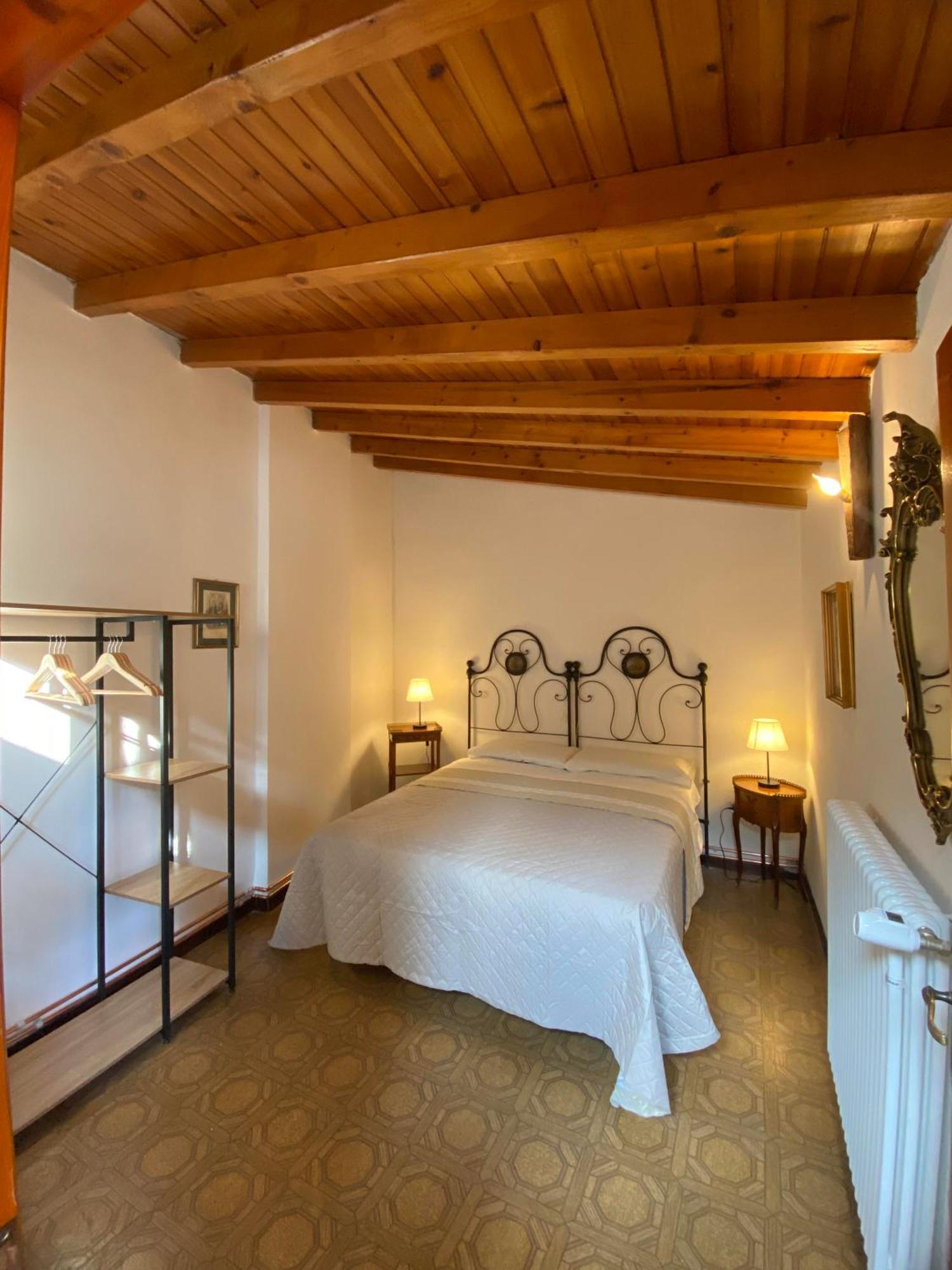 Casa Nel Centro Storico Di Borno Exterior foto